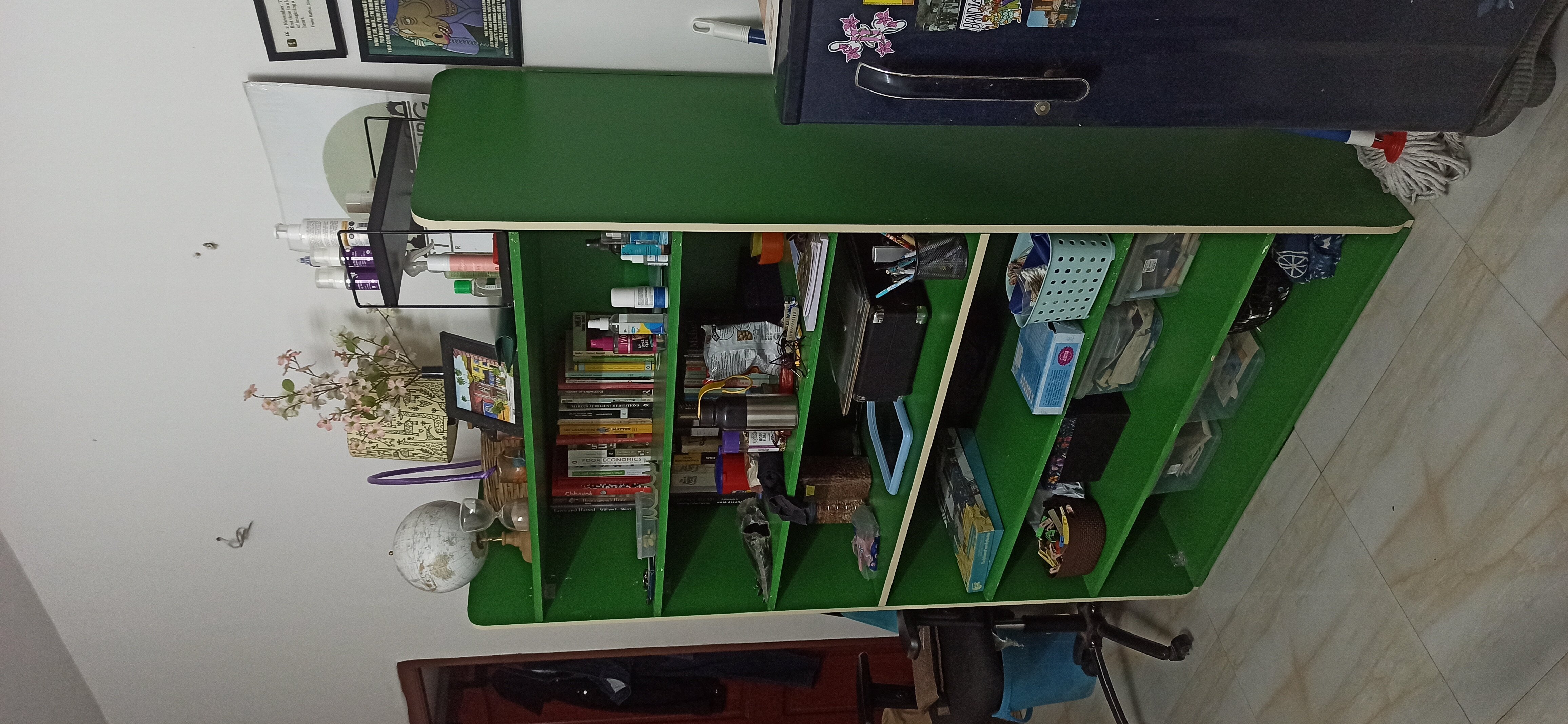 A very simple knockdown Storage Shelf